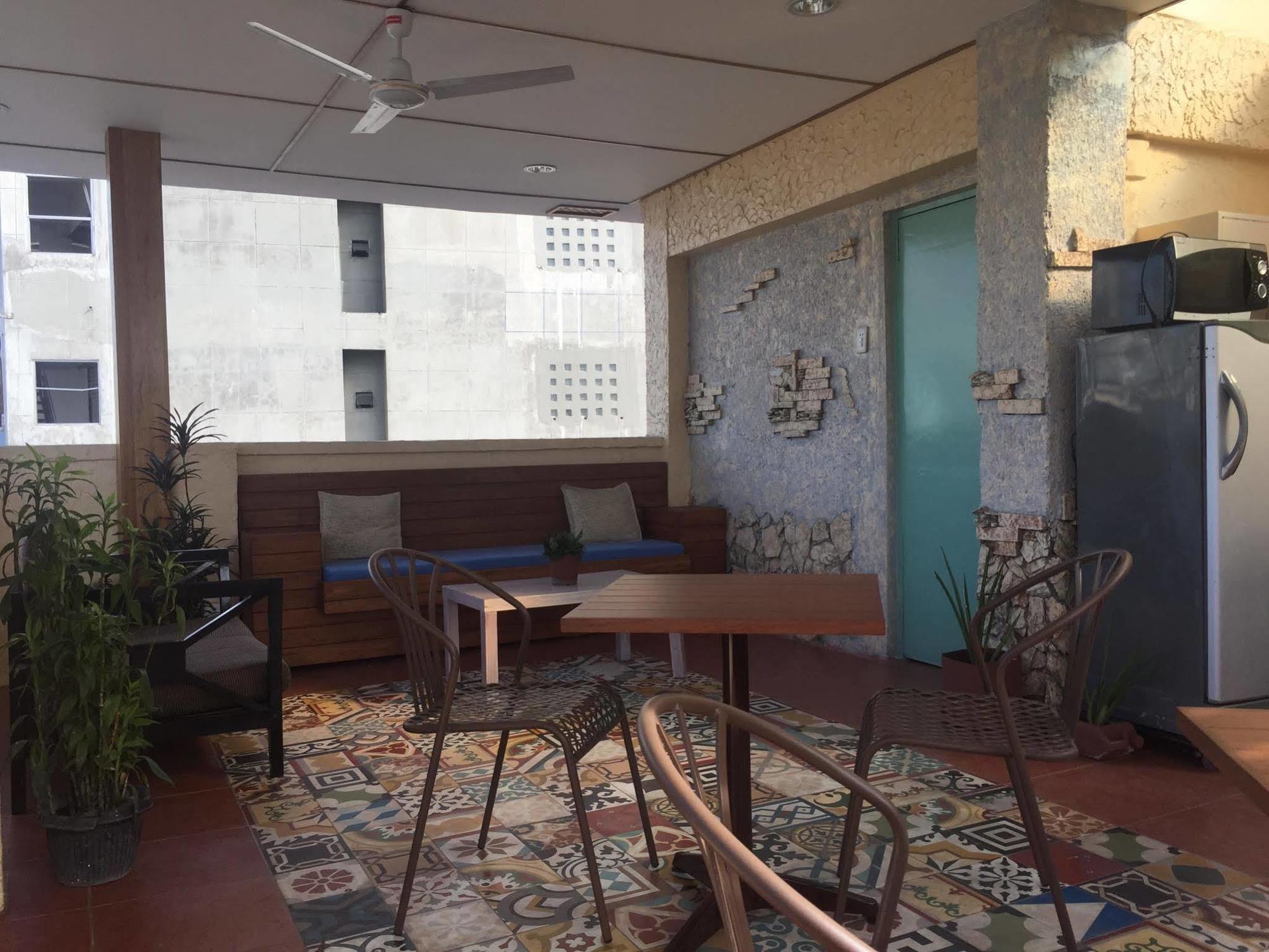 1 River Central Hostel Makati City Exterior photo