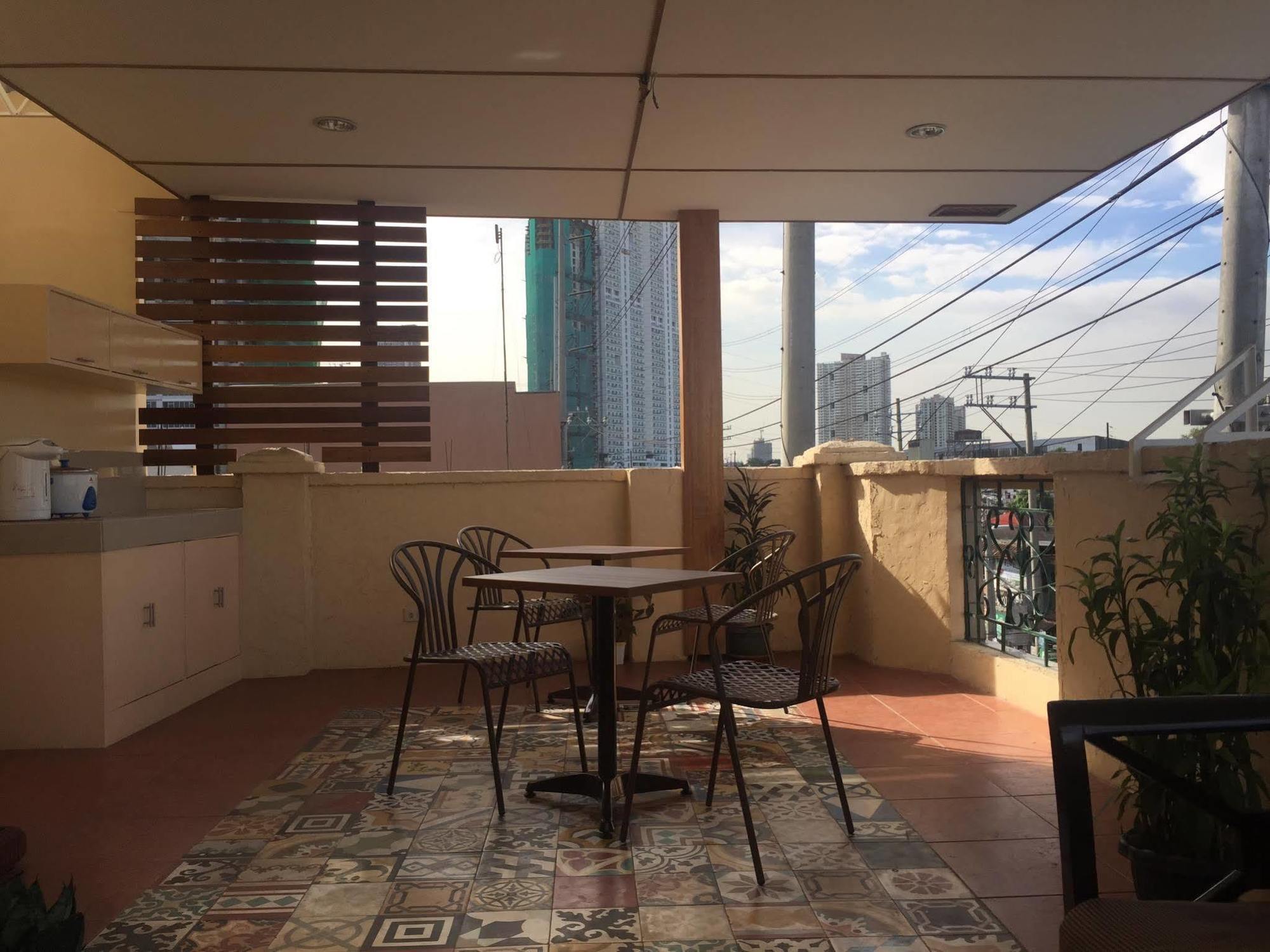 1 River Central Hostel Makati City Exterior photo